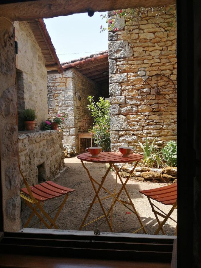 Traditional Stone Cottage Condac エクステリア 写真